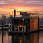 Oeko Budget Hausboot Retreat Morgenrot שטראלסונד