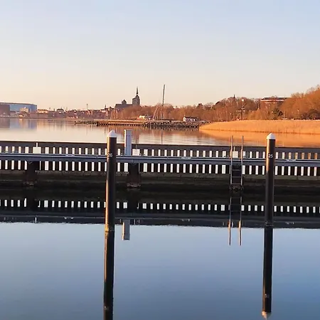 Oeko Budget Hausboot Retreat Morgenrot