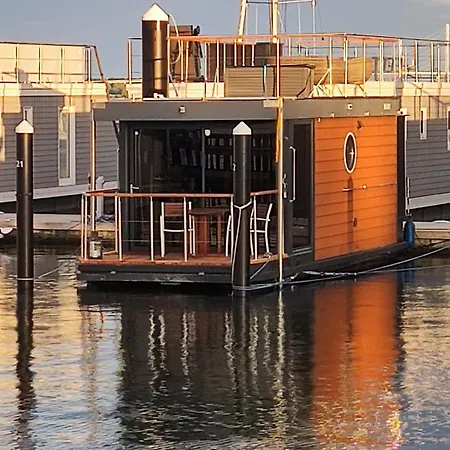 Oeko Budget Hausboot Retreat Morgenrot *
