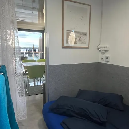 Oeko Budget Hausboot Retreat Morgenrot *