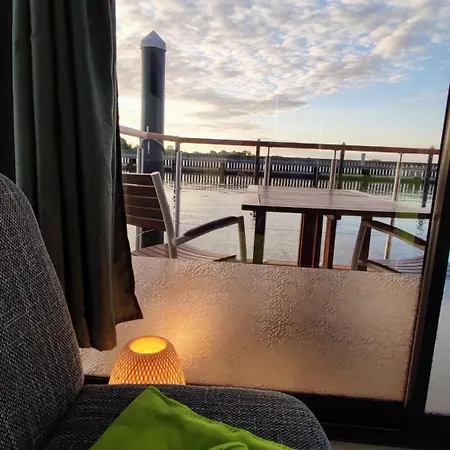 Oeko Budget Hausboot Retreat Morgenrot