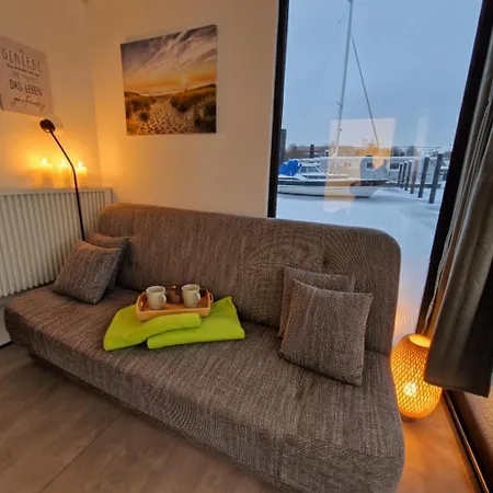 Oeko Budget Hausboot Retreat Morgenrot Bateau-hôtel Stralsund