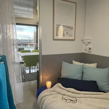 Oeko Budget Hausboot Retreat Morgenrot Bateau-hôtel Stralsund